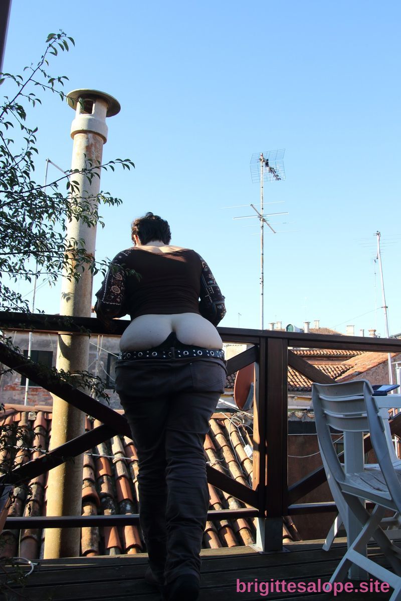 Vue de derrière — Brigitte la Salope