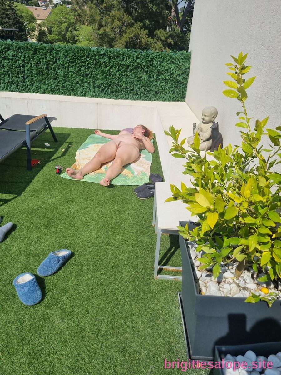 Soleil et relaxation — Brigitte la Salope