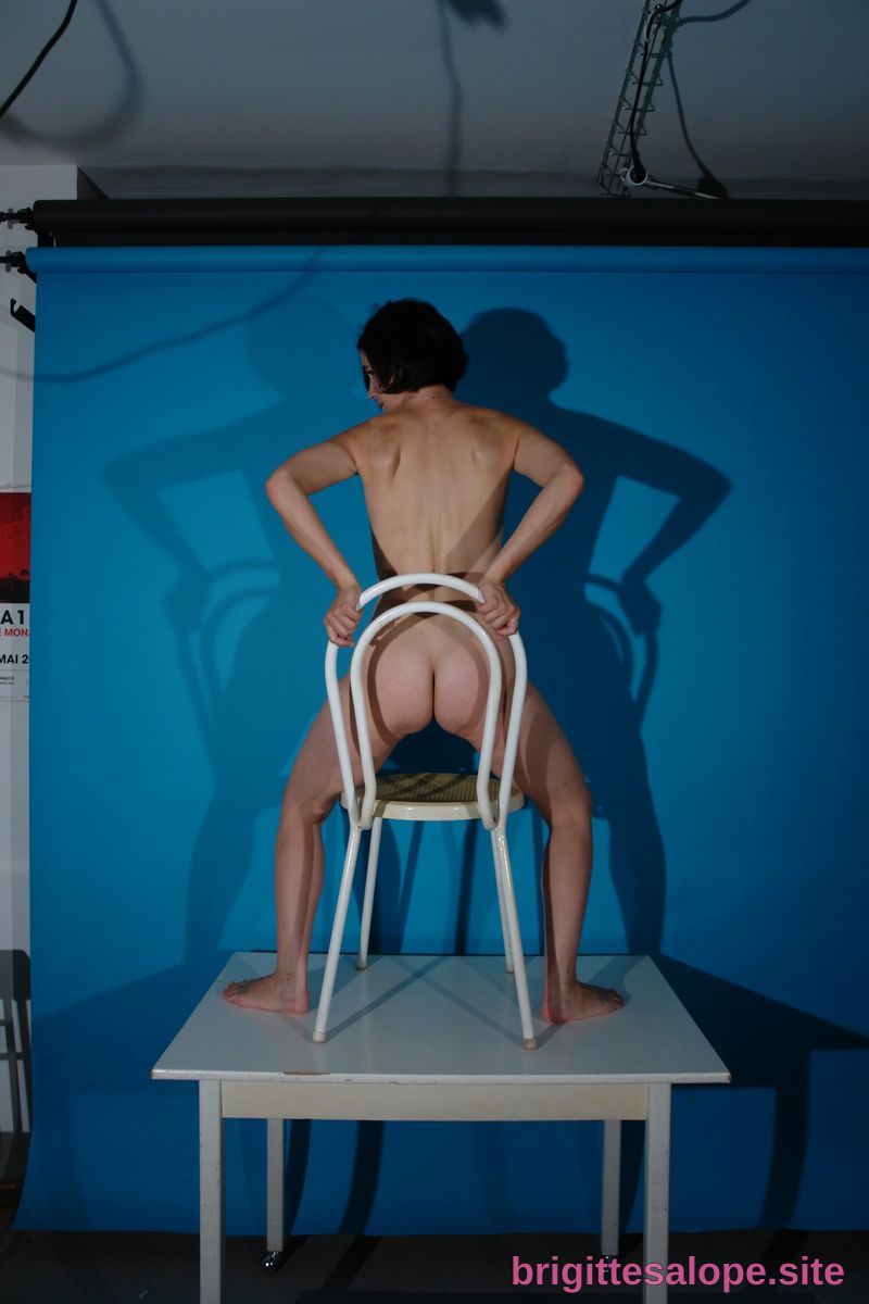 Nudité audacieuse (photo 683) — Brigitte la Salope