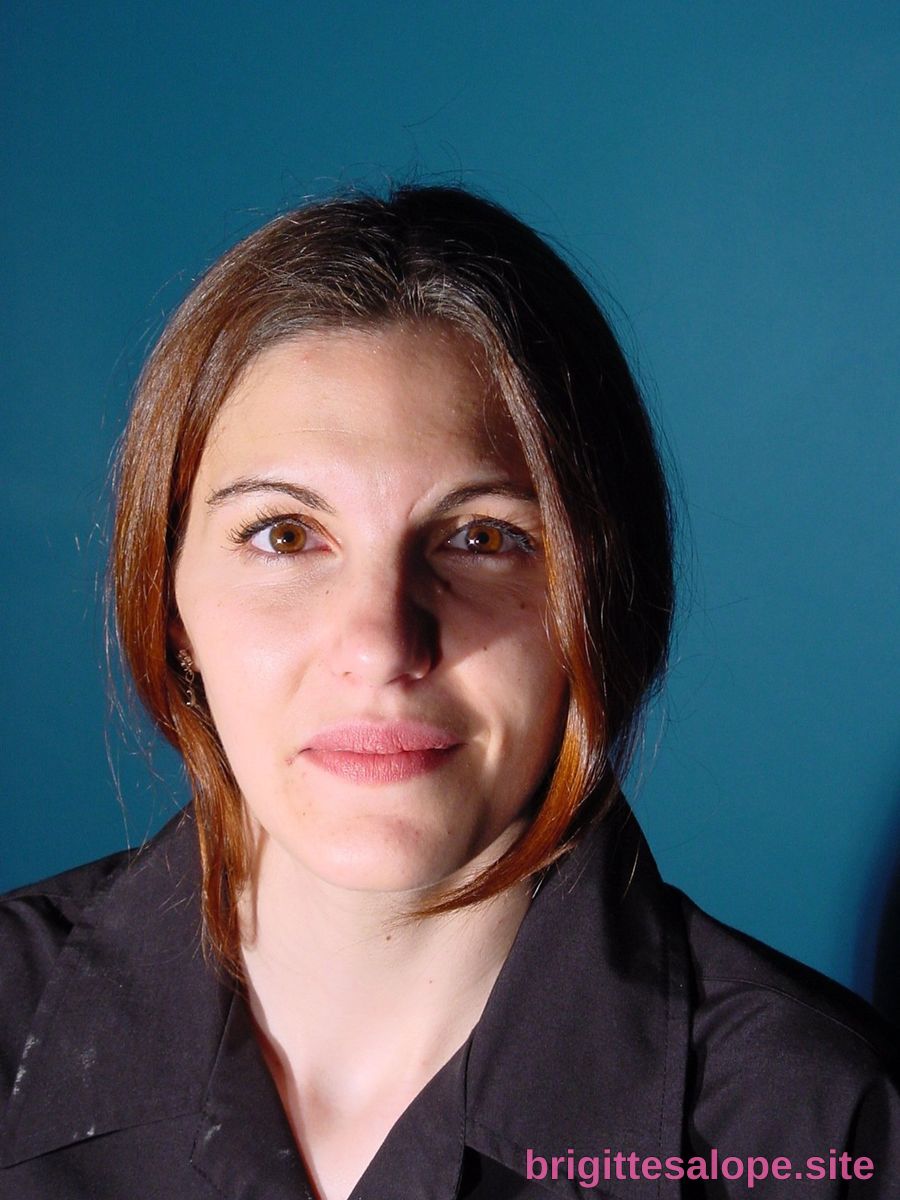 Portrait de femme (photo 942) — Brigitte la Salope