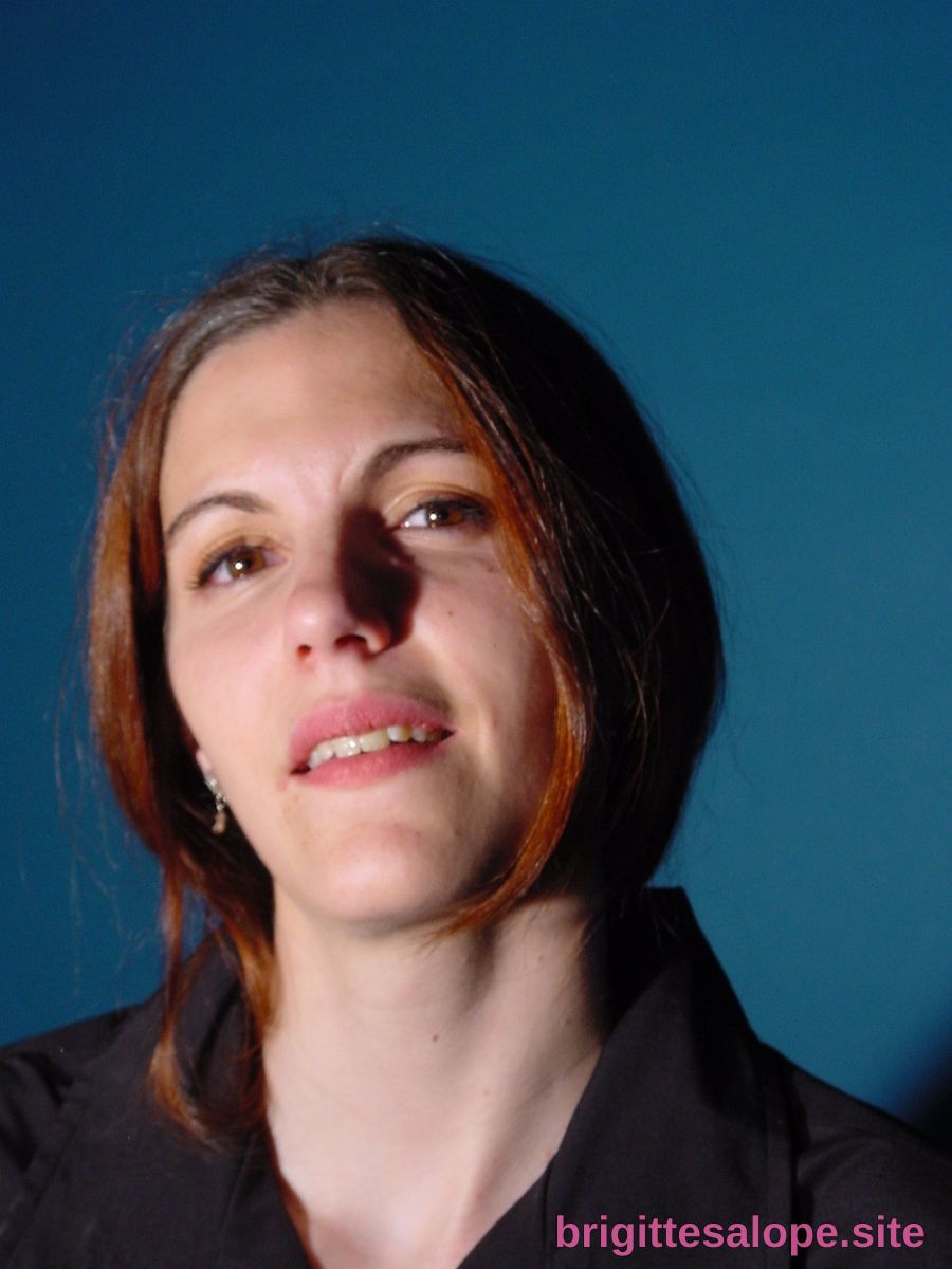Portrait de femme (photo 947) — Brigitte la Salope