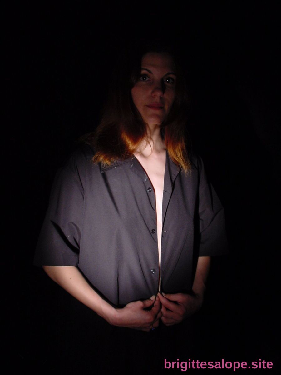 Portrait sombre — Brigitte la Salope