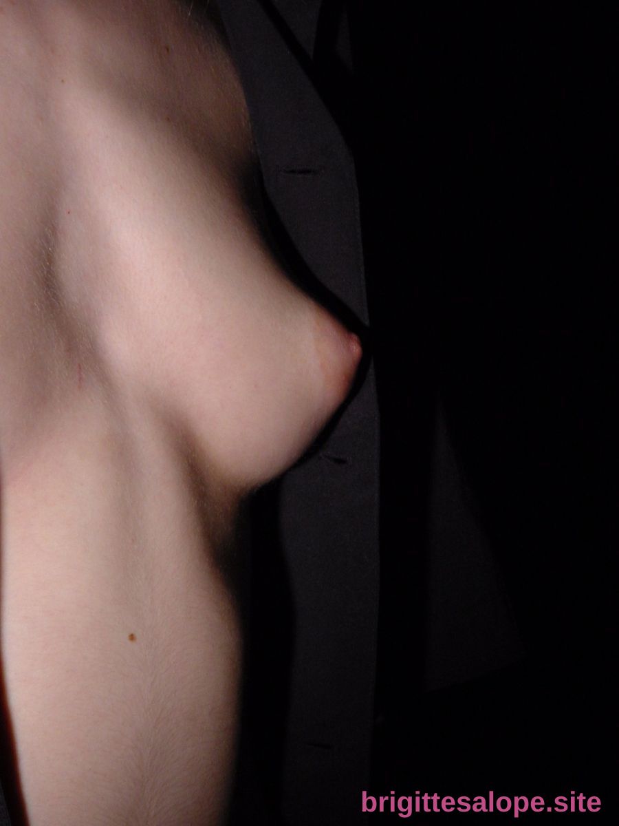 Profil de poitrine féminine — Brigitte la Salope