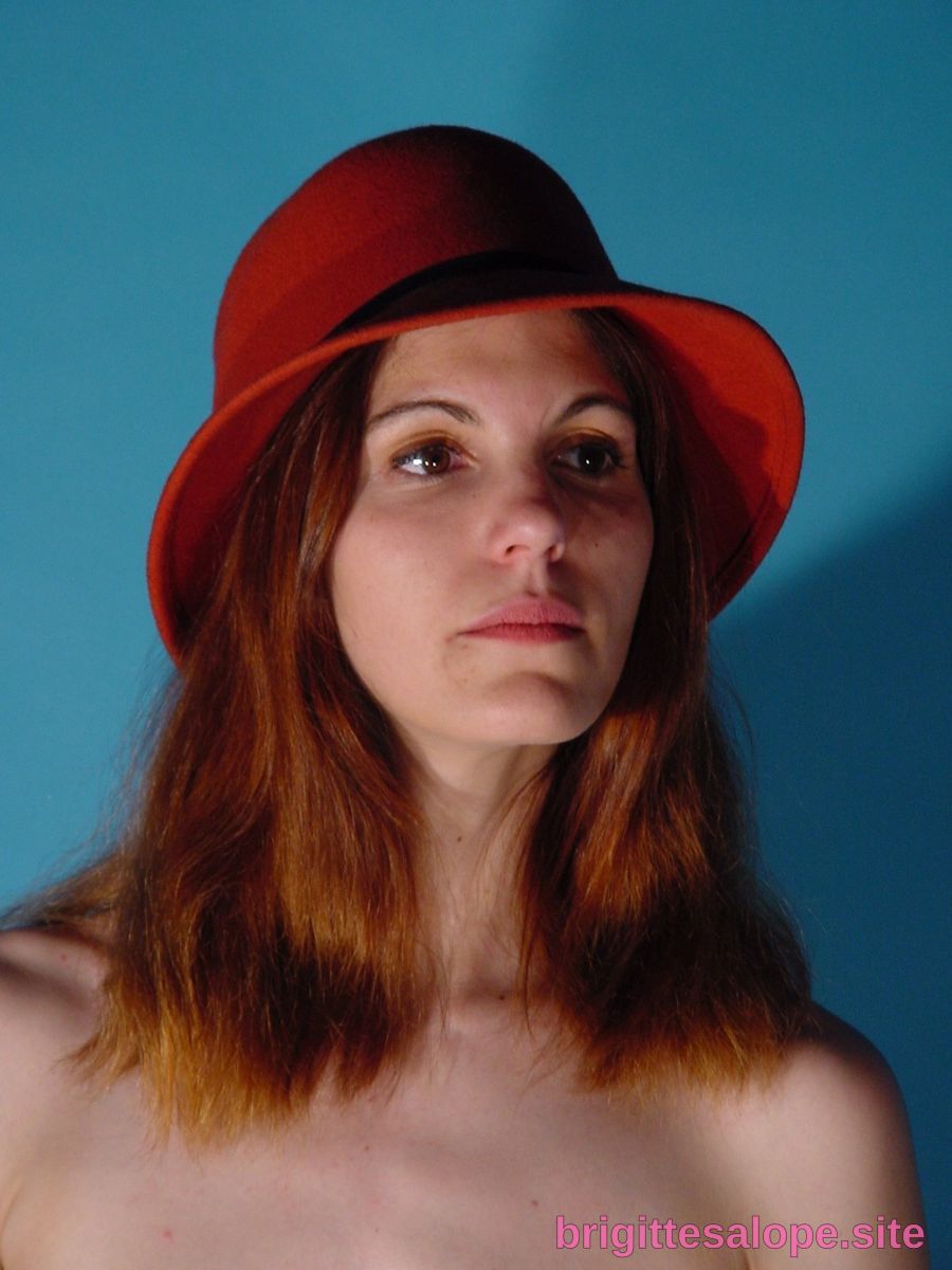Portrait en rouge — Brigitte la Salope