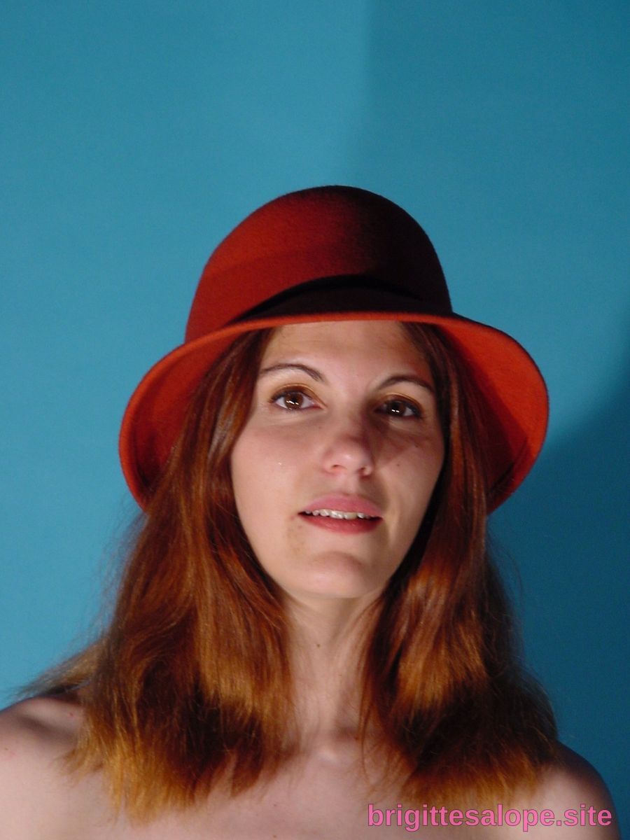 Portrait de femme (photo 977) — Brigitte la Salope