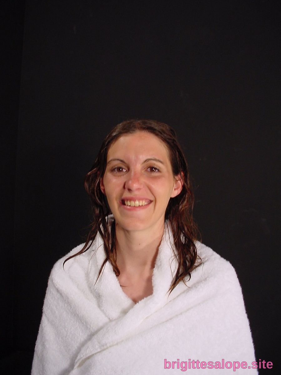 Portrait de femme souriante (photo 1104) — Brigitte la Salope