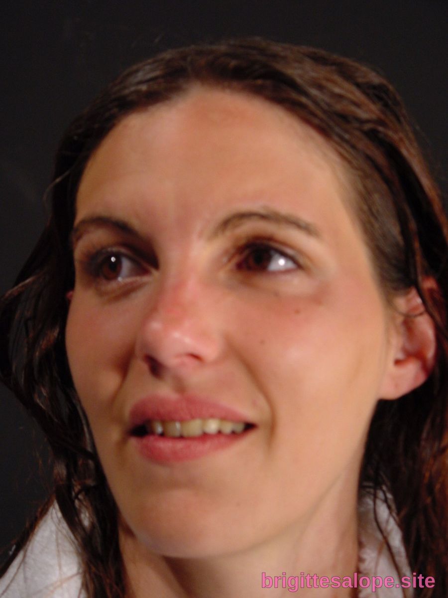 Portrait de femme (photo 1111) — Brigitte la Salope