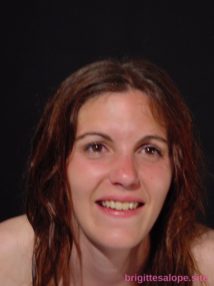 Portrait de femme souriante (photo 1165) — Brigitte la Salope