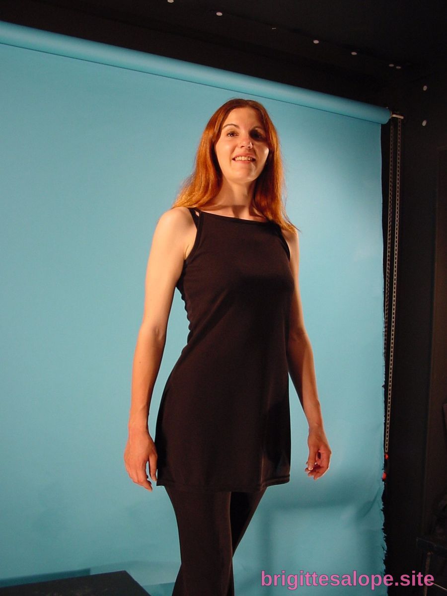 Femme en noir (photo 1200) — Brigitte la Salope