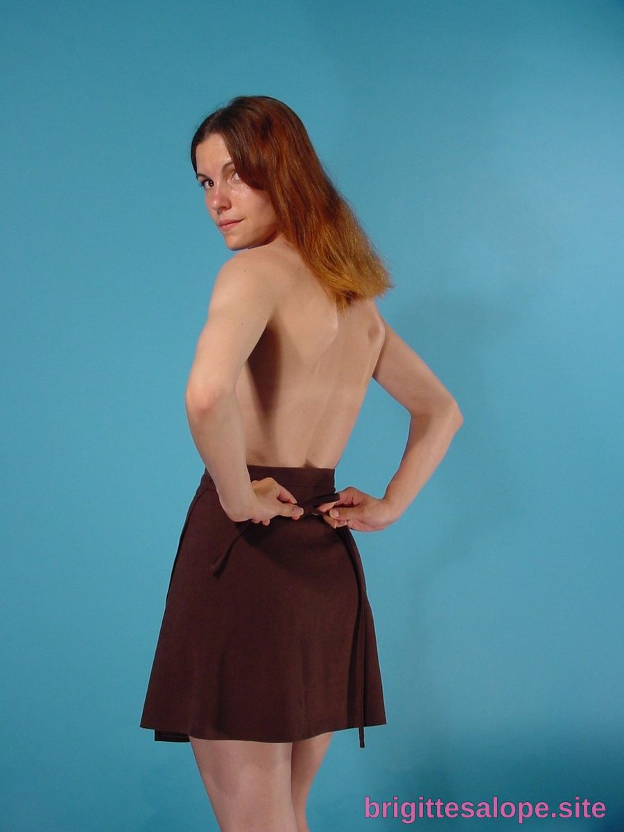 Photographie nue sur fond bleu — Brigitte la Salope