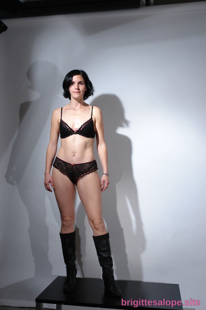 Femme en lingerie noire (photo 1455) — Brigitte la Salope