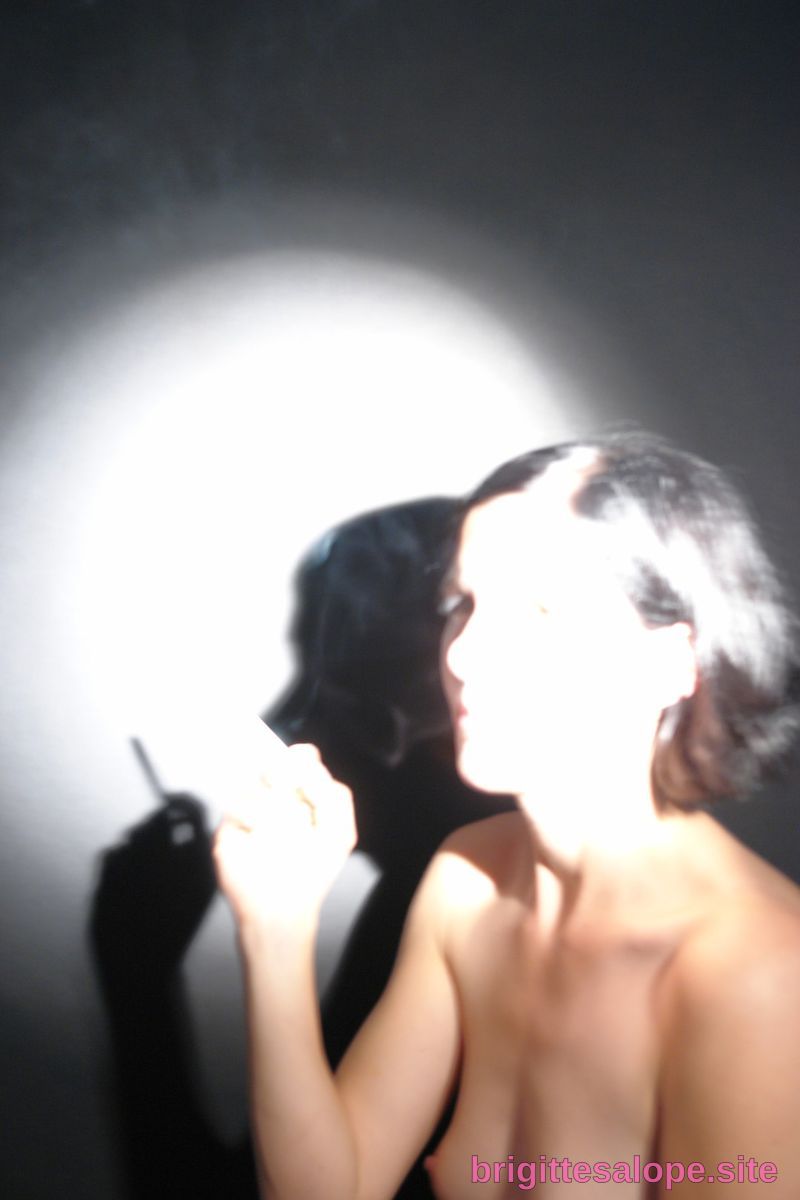 Portrait de profil lumineux (photo 1534) — Brigitte la Salope