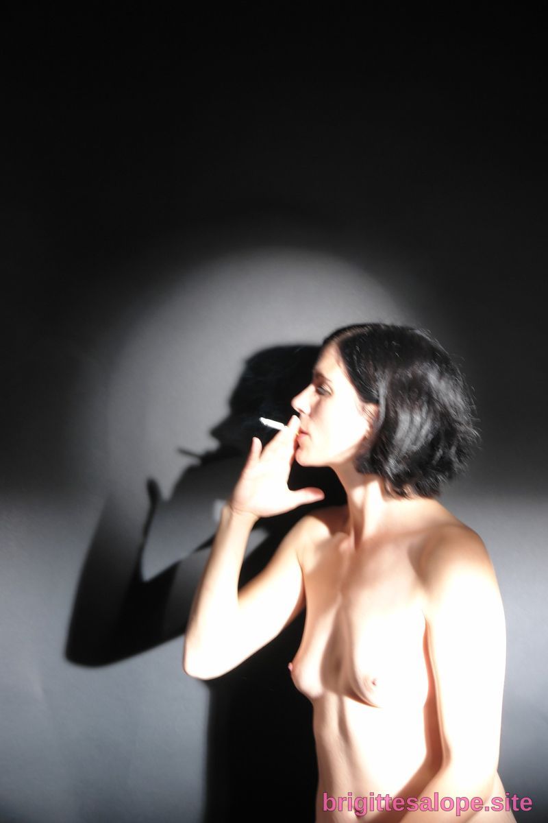 Nu en noir et blanc — Brigitte la Salope