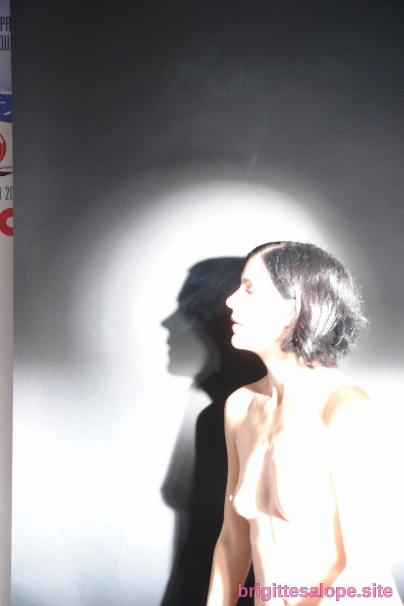 Silhouette de femme lumineuse — Brigitte la Salope