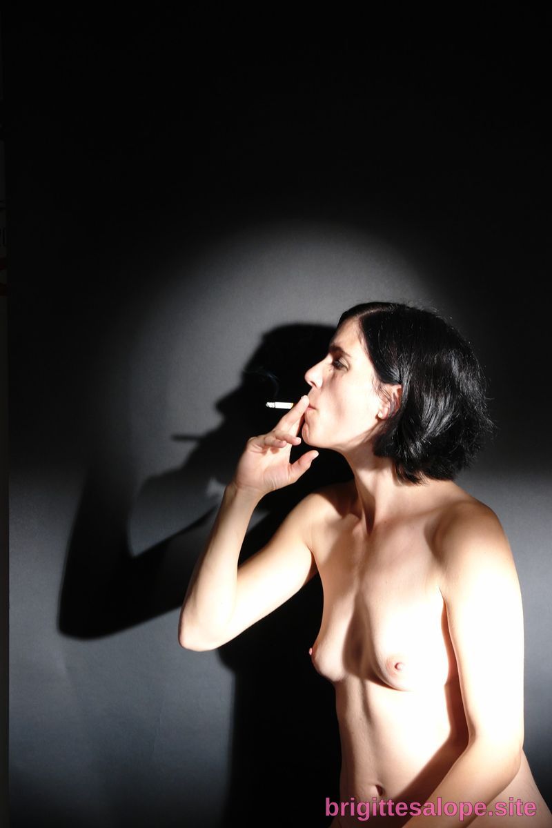 Nude en lumière — Brigitte la Salope