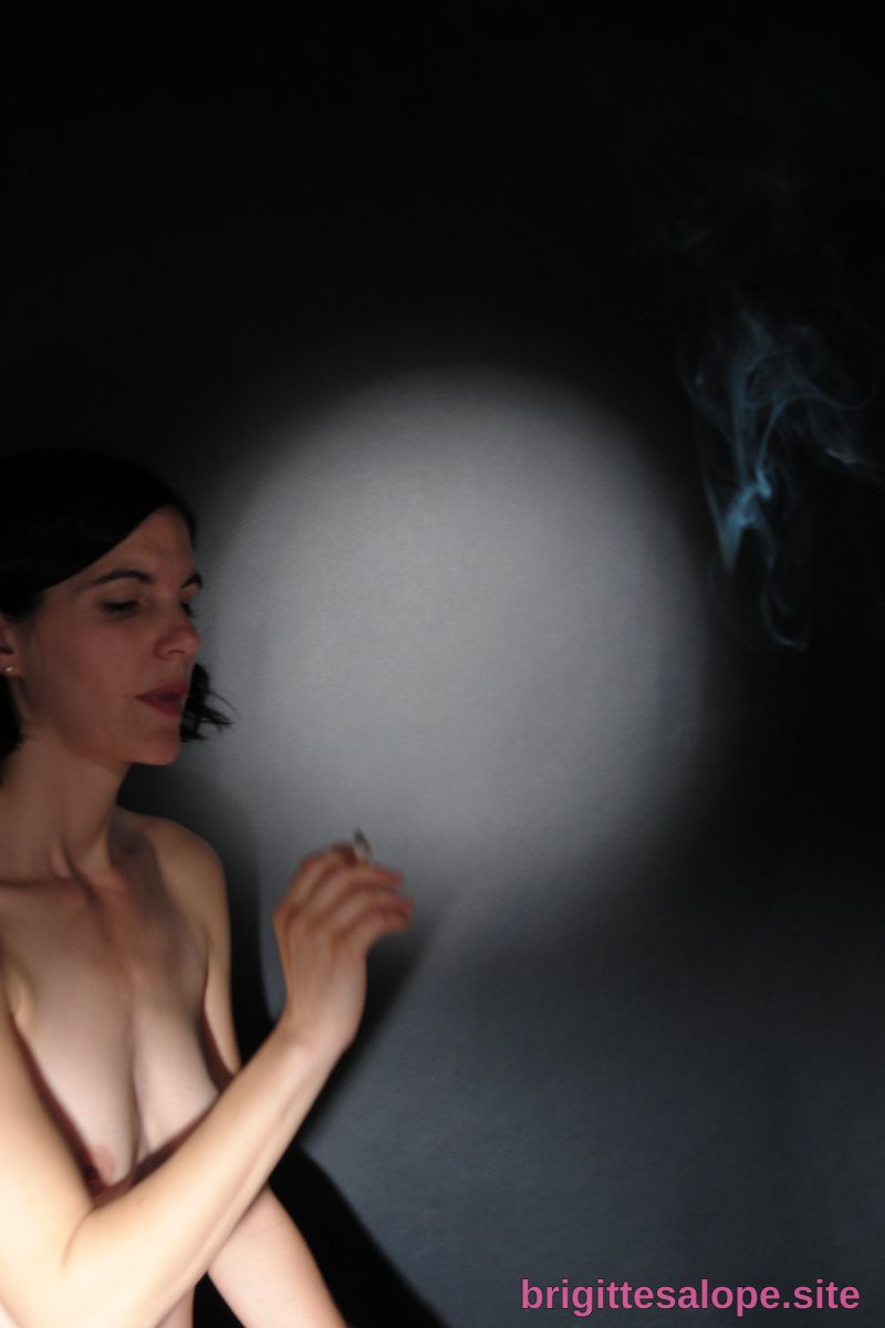 Nu dans l'ombre (photo 1574) — Brigitte la Salope