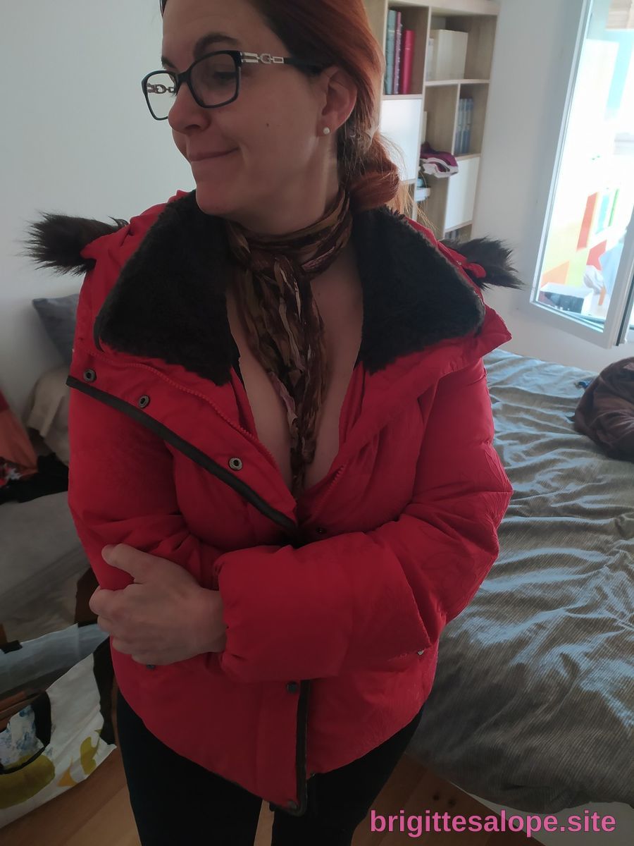 Femme en rouge — Brigitte la Salope