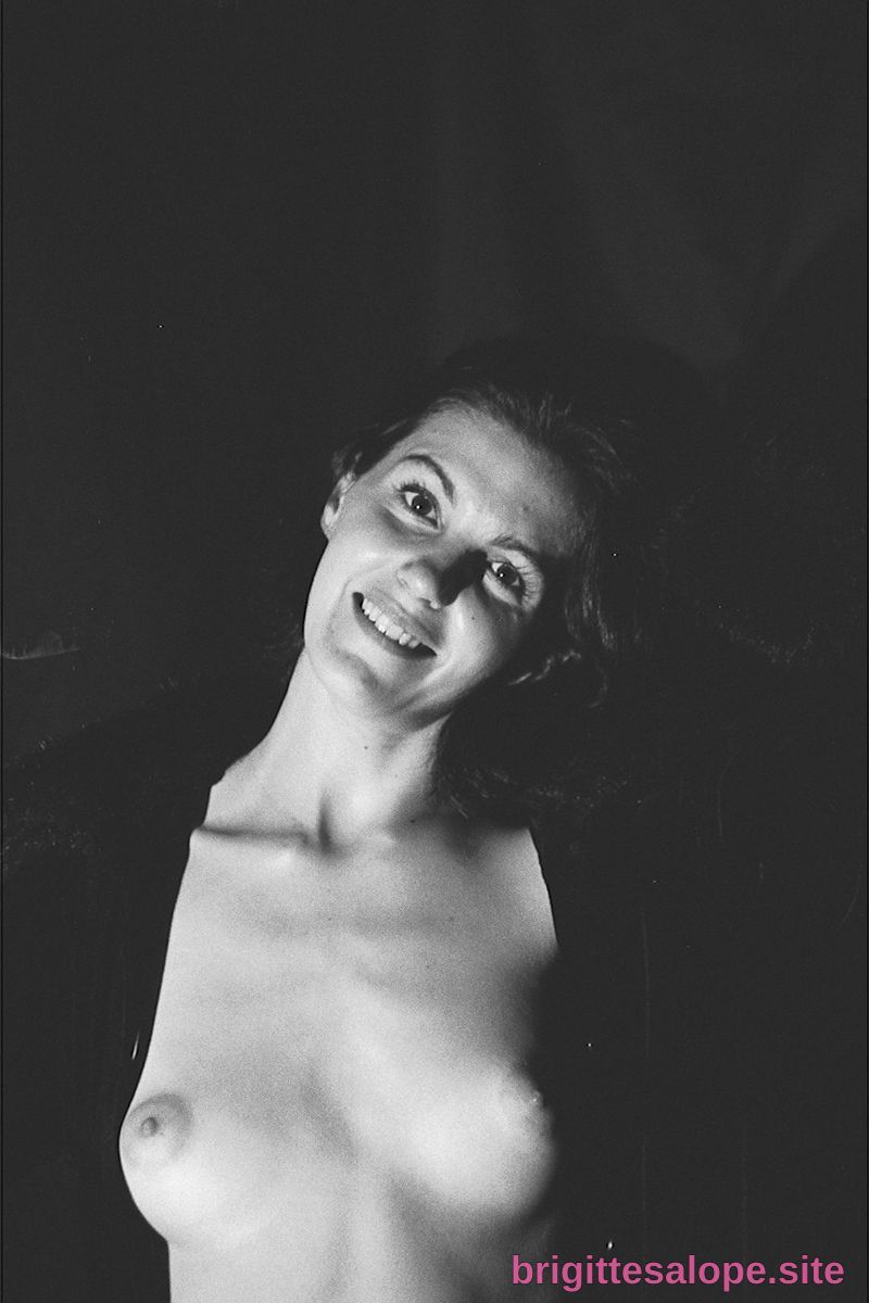 Portrait nu lumineux — Brigitte la Salope
