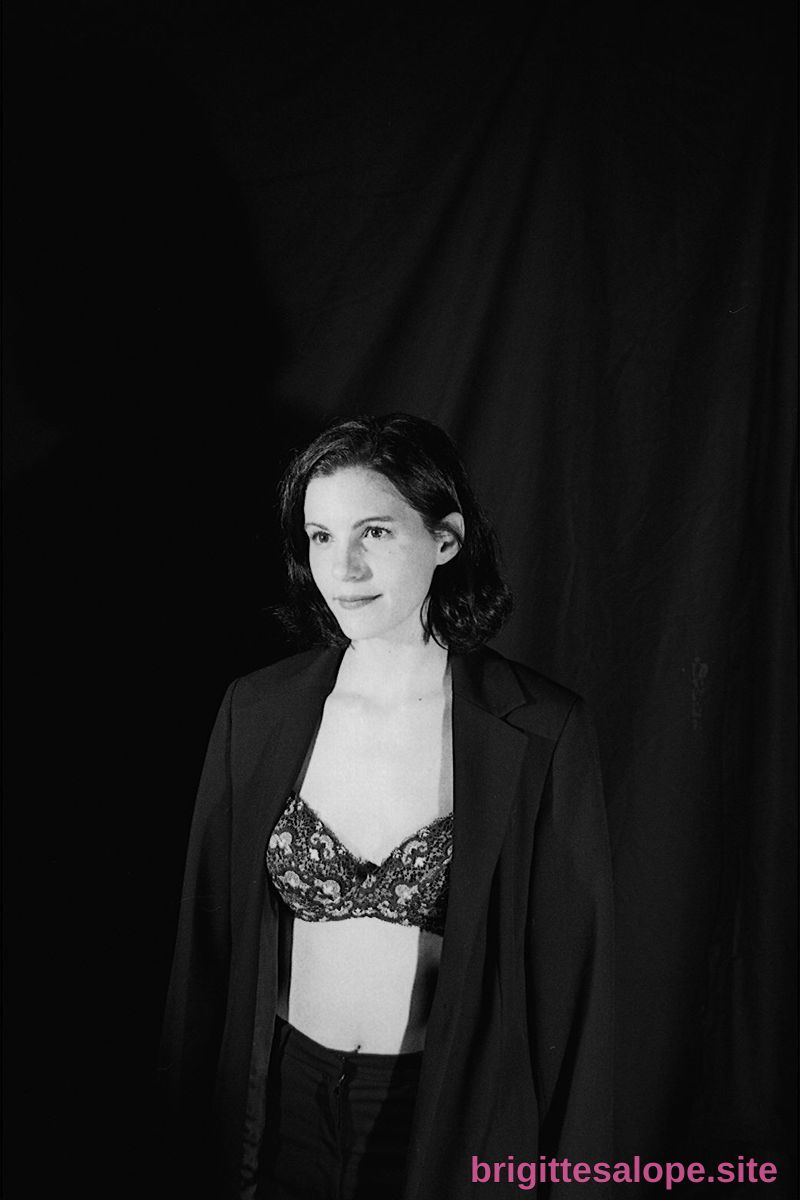 Portrait noir et blanc (photo 2410) — Brigitte la Salope