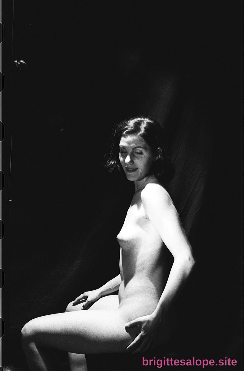 Nu en noir et blanc (photo 2435) — Brigitte la Salope