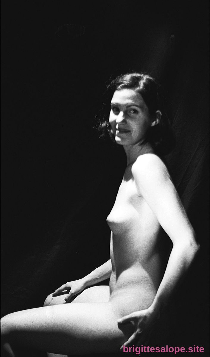 Nue en noir et blanc (photo 2436) — Brigitte la Salope