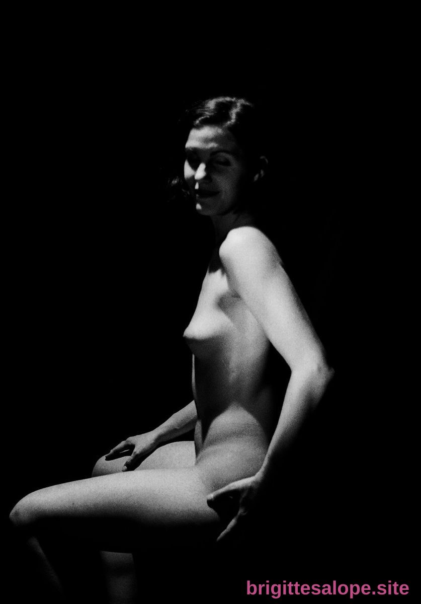 Nu en noir et blanc (photo 2437) — Brigitte la Salope