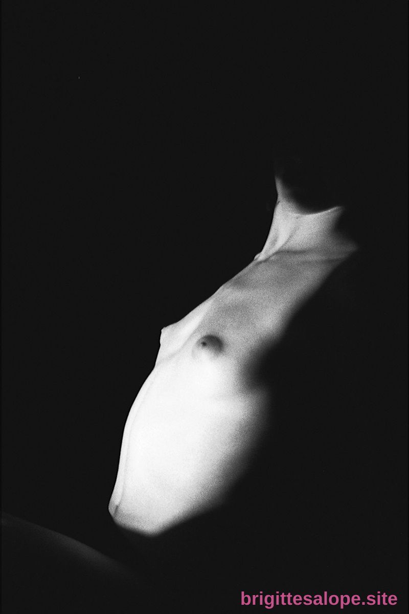 Silhouette de poitrine féminine lumineuse — Brigitte la Salope