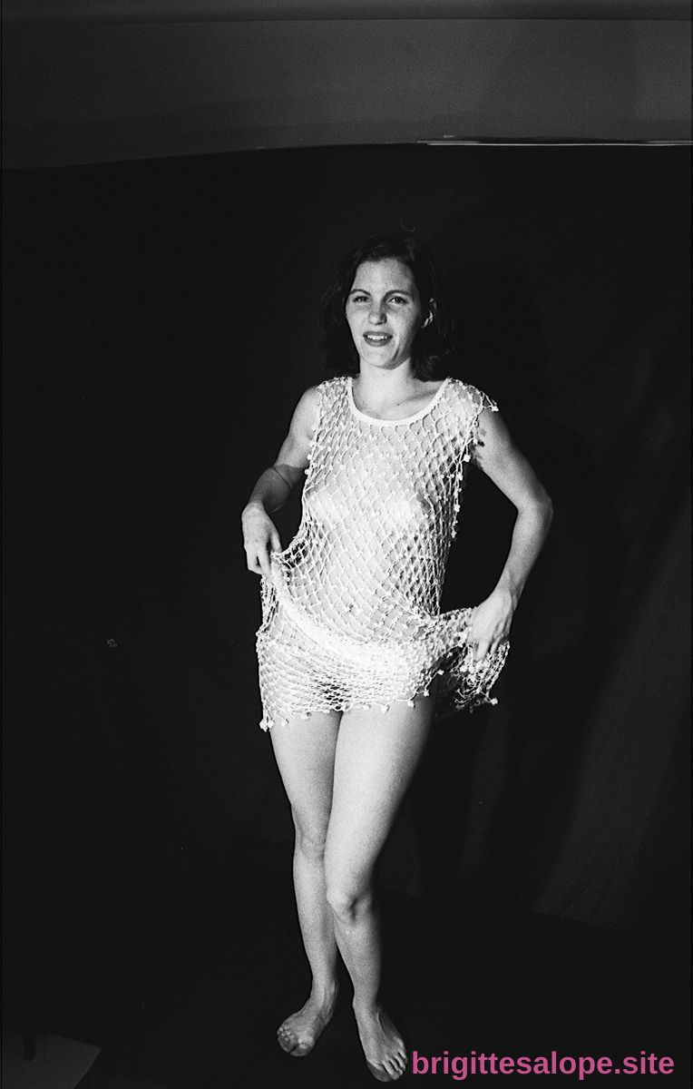 Femme lumineuse dans les ténèbres — Brigitte la Salope
