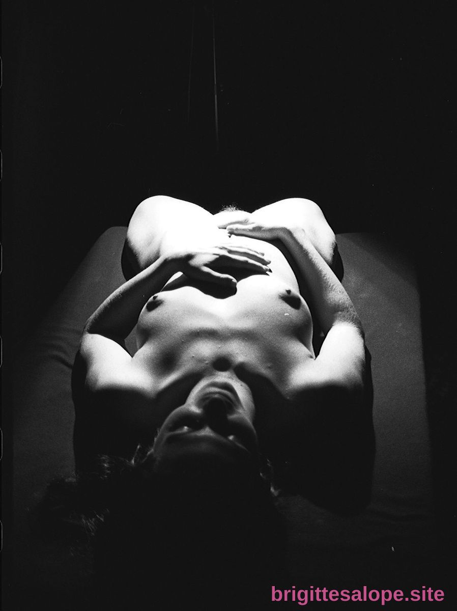 Éclat de lumière sur la peau (photo 2535) — Brigitte la Salope
