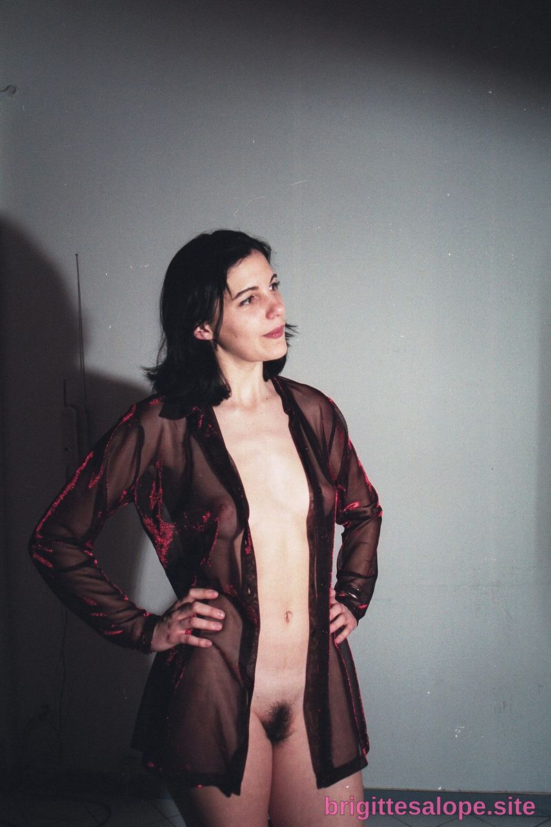 Femme nue dans un transparent noir — Brigitte la Salope