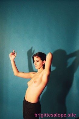 Portrait de nudité (photo 2670) — Brigitte la Salope