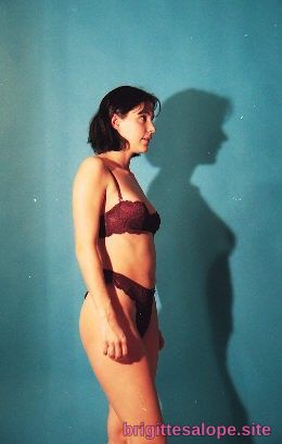 Portrait en profil (photo 2682) — Brigitte la Salope