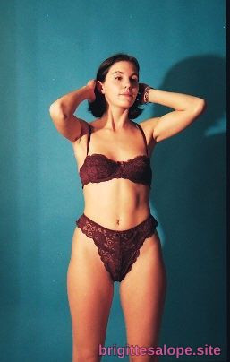 Femme en lingerie noire (photo 2684) — Brigitte la Salope