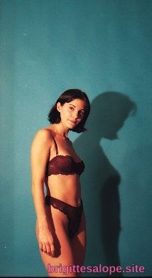 Femme en lingerie noire (photo 2694) — Brigitte la Salope