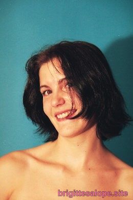 Portrait de femme souriante (photo 2716) — Brigitte la Salope