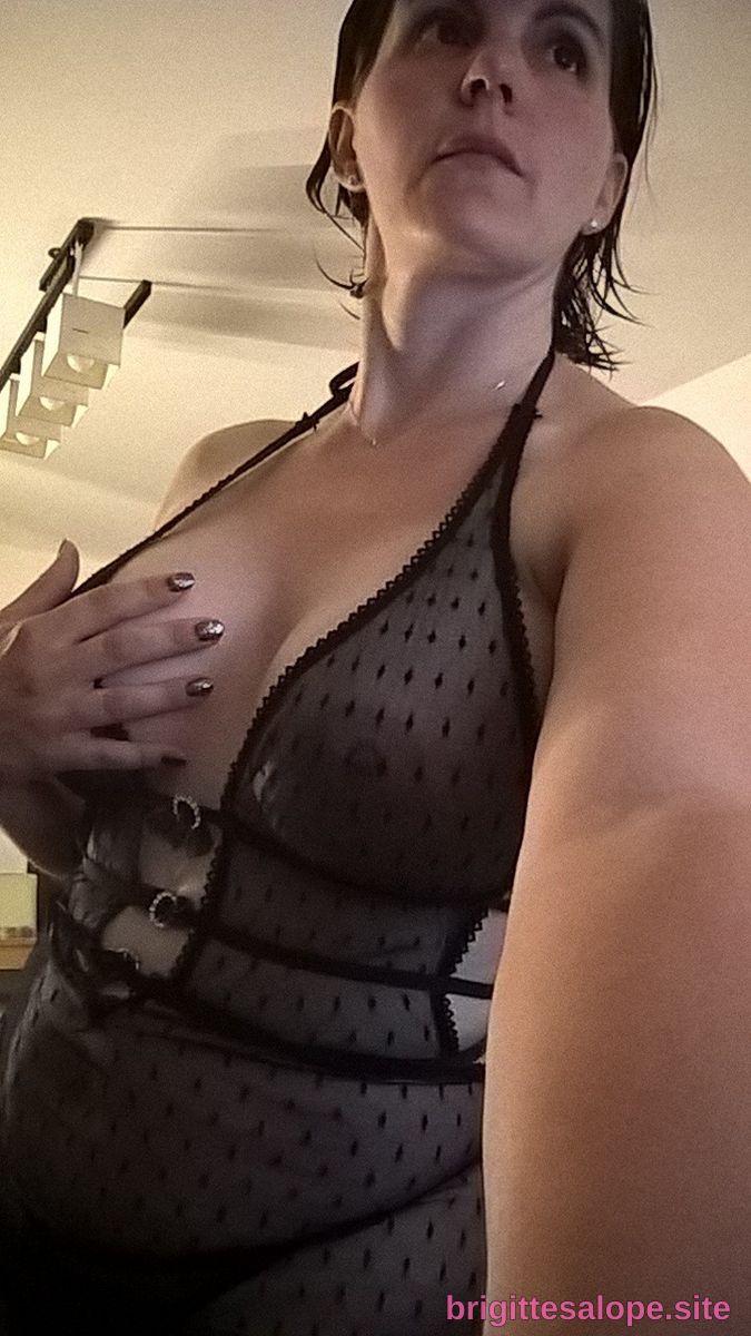Selfie en lingerie noire — Brigitte la Salope