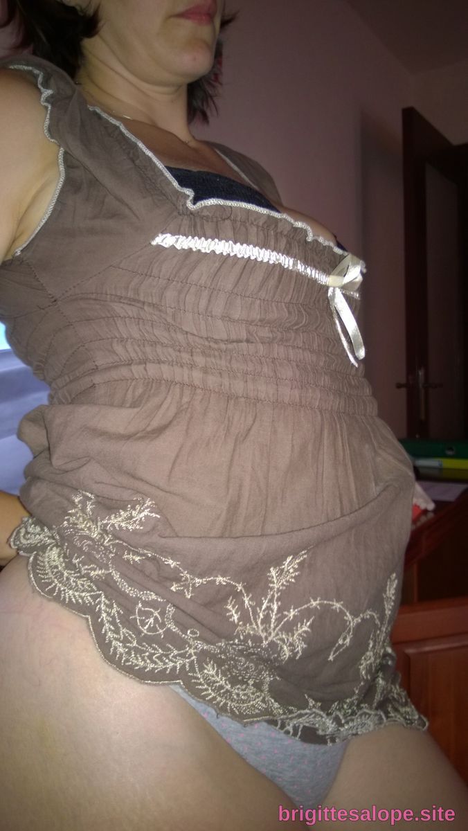 Mère en lingerie — Brigitte la Salope