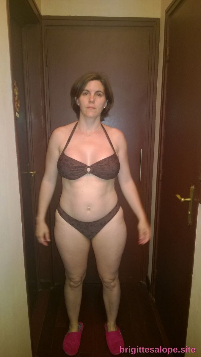 Femme mature en lingerie noire — Brigitte la Salope