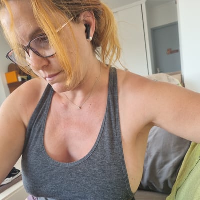Photo intime au lit (photo 431) — Brigitte la Salope