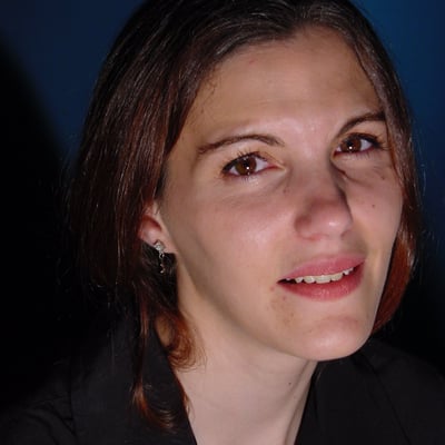 Portrait de femme souriante (photo 946) — Brigitte la Salope