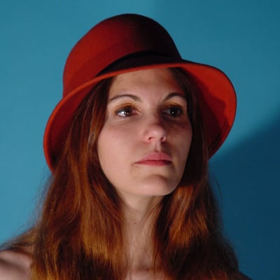 Portrait en rouge — Brigitte la Salope