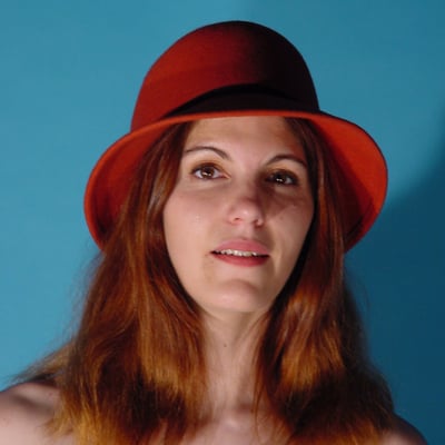Portrait de femme (photo 977) — Brigitte la Salope