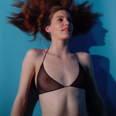 Femme dans un bikini noir — Brigitte la Salope