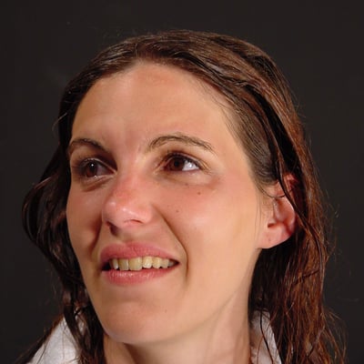 Portrait de femme souriante (photo 1112) — Brigitte la Salope