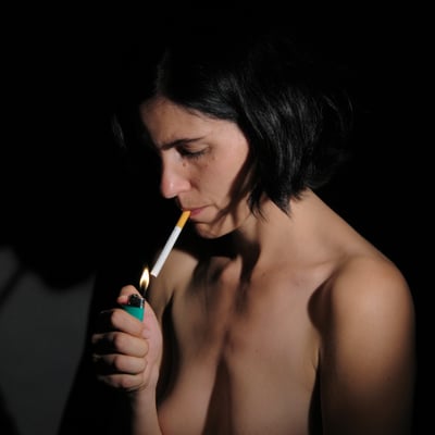 Nu en noir et feu — Brigitte la Salope