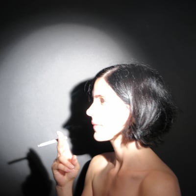 Portrait de profil lumineux — Brigitte la Salope