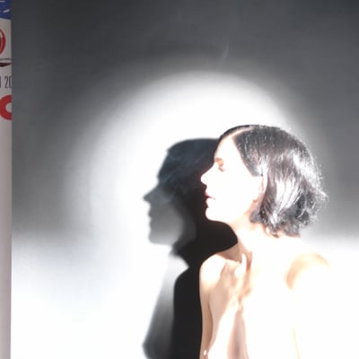 Silhouette de femme lumineuse — Brigitte la Salope