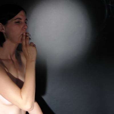 Fumée dans la nuit — Brigitte la Salope