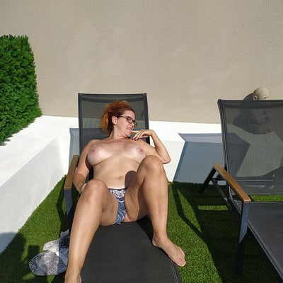 Relaxation au soleil — Brigitte la Salope