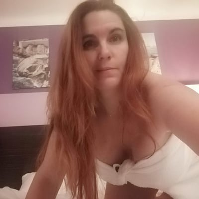 Photo intime au lit (photo 2293) — Brigitte la Salope